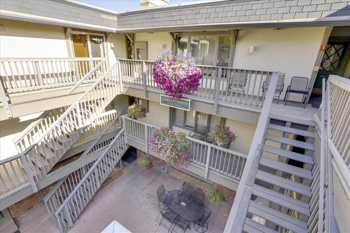 Lovely With Mountain Views & Hot Tub