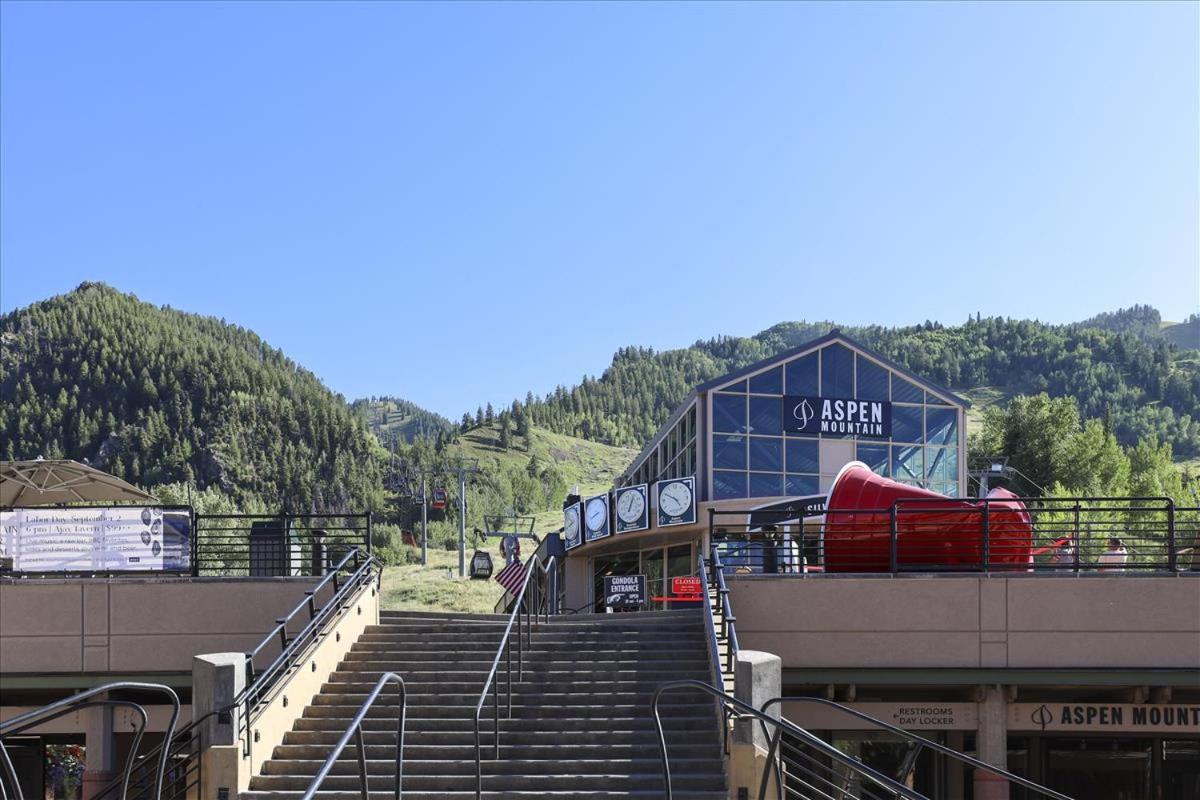 Lovely With Mountain Views & Hot Tub Aspen