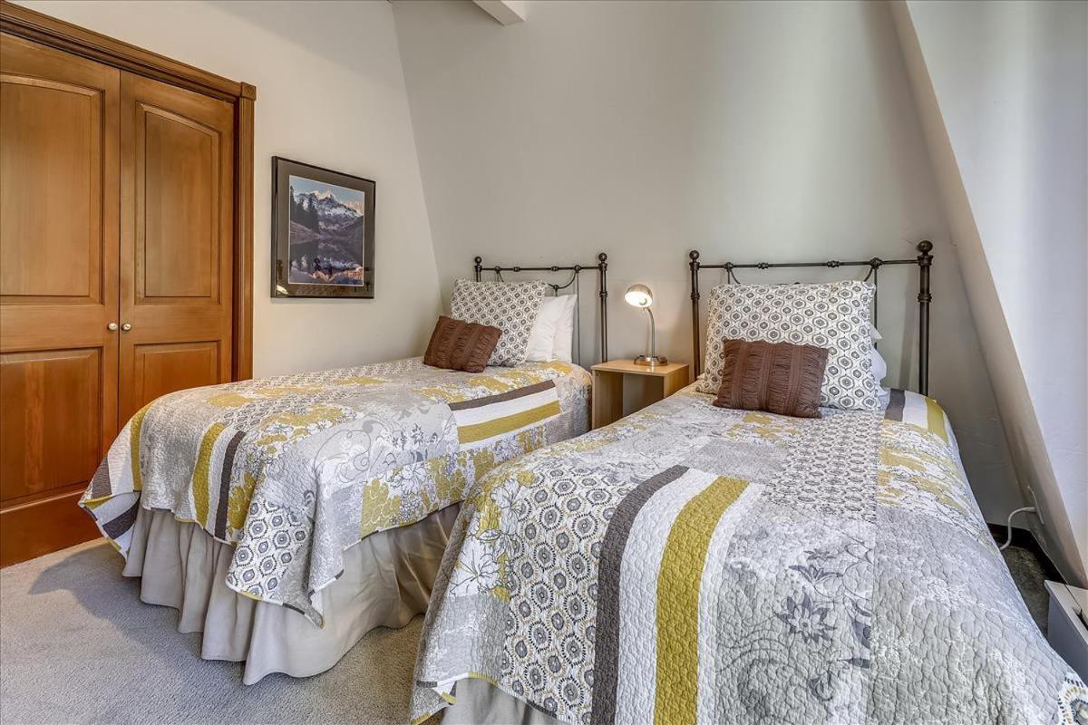 Lovely With Mountain Views & Hot Tub Apartment