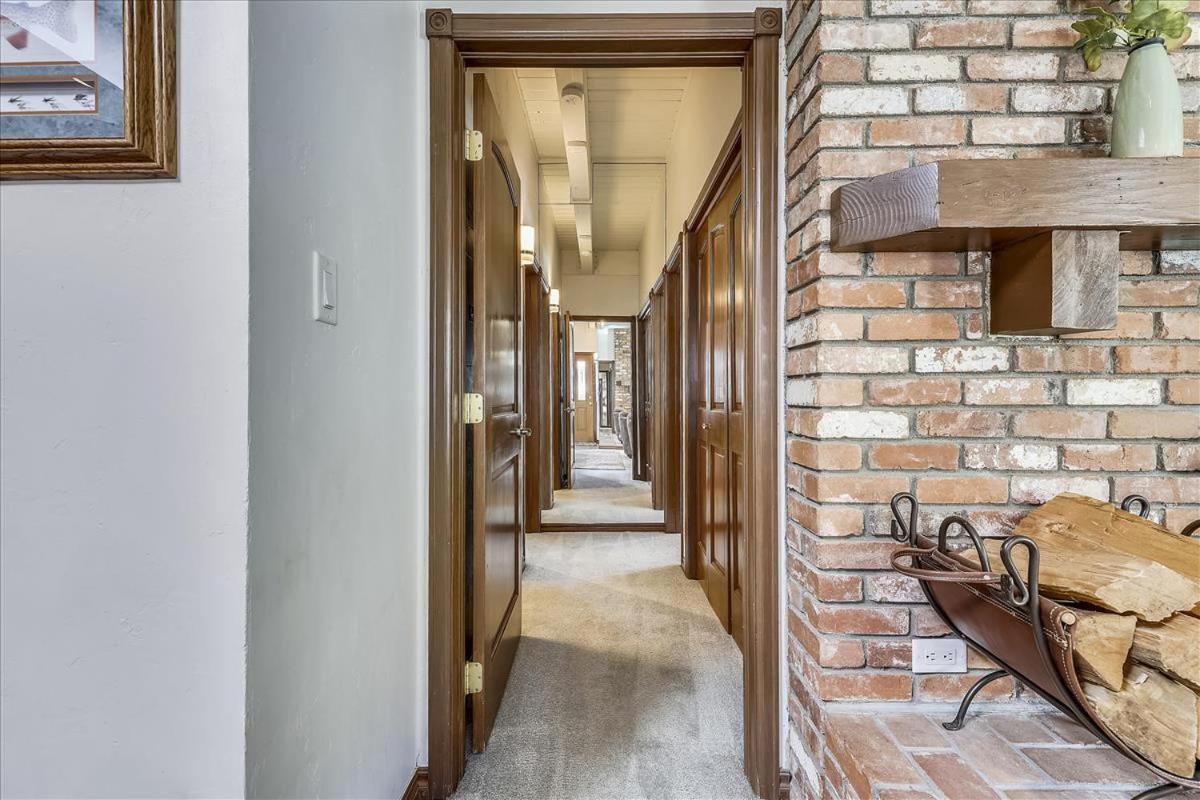 Lovely With Mountain Views & Hot Tub * Aspen