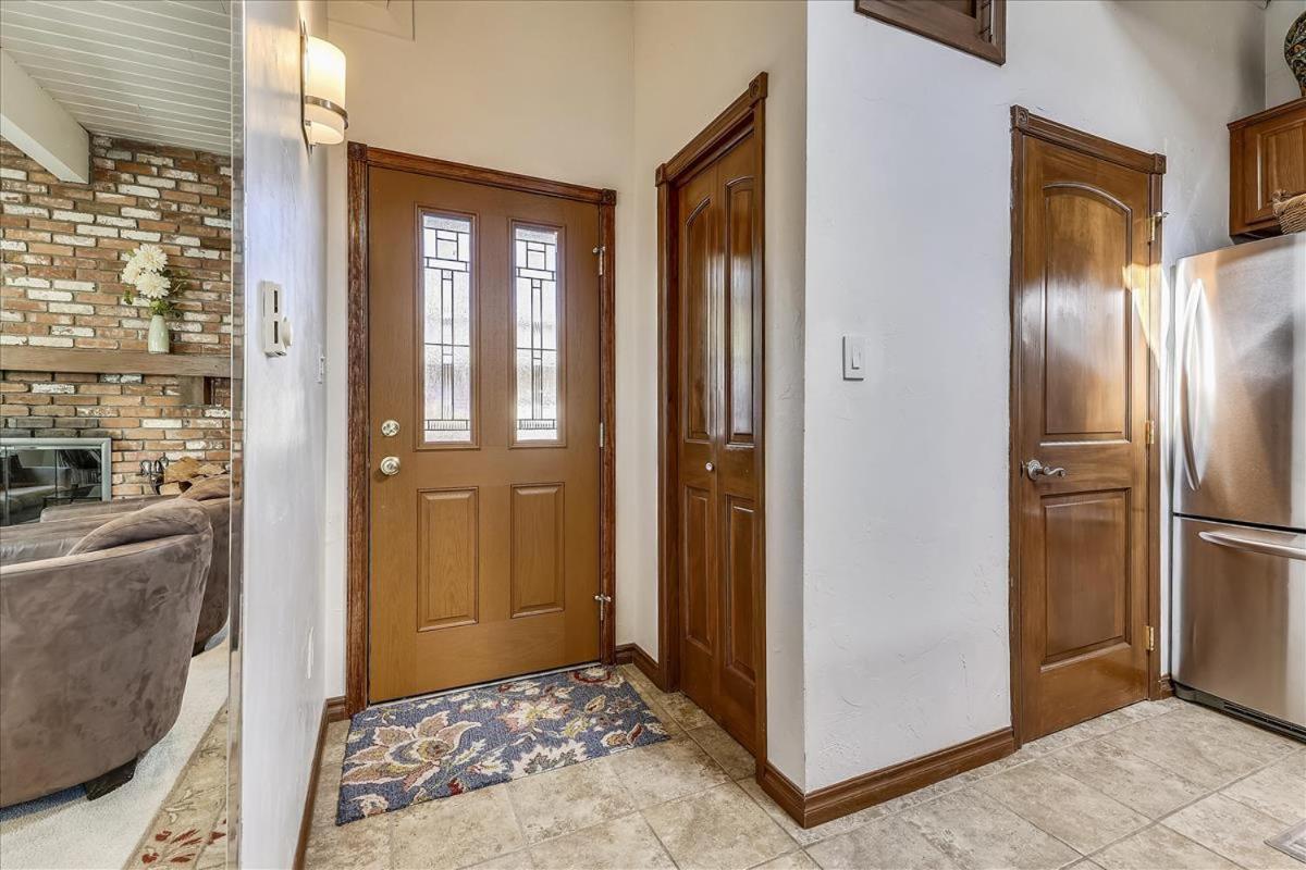 Lovely With Mountain Views & Hot Tub Apartment