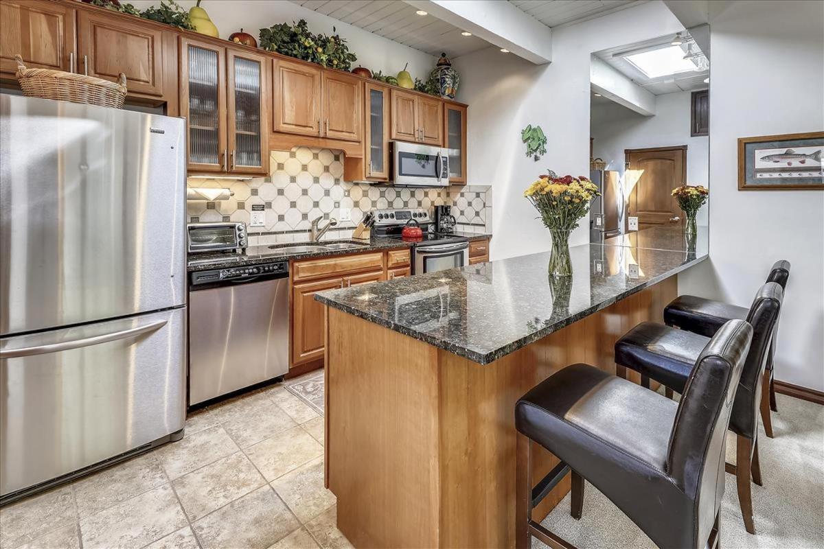 Apartment Lovely With Mountain Views & Hot Tub