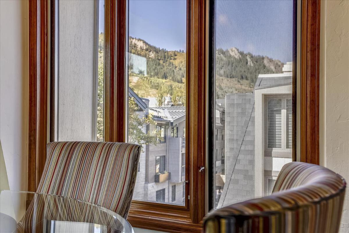 Lovely With Mountain Views & Hot Tub Apartment
